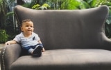 Ecksofa und Hocker für den Garten aus Kunstrattan und Webstoff